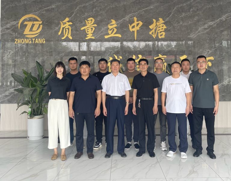 中國搪瓷工業(yè)協(xié)會(huì )理事長(cháng)宋玉平蒞臨公司指導工作
